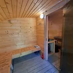 Privaatne Puhkemajake Koos Saunamajaga * Metsakivi