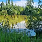 Campsite Privaatne Puhkemajake Koos Saunamajaga