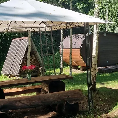 Campsite Privaatne Puhkemajake Koos Saunamajaga