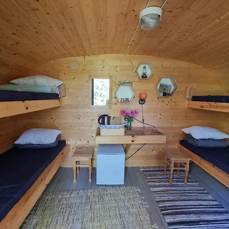 Privaatne Puhkemajake Koos Saunamajaga Campsite Metsakivi