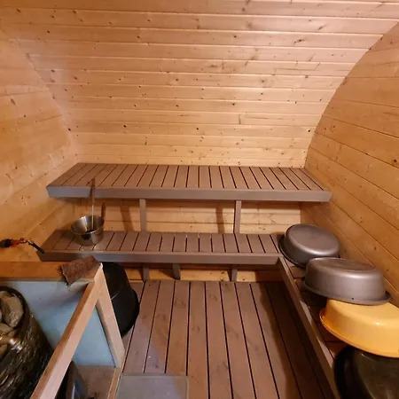 Campsite Privaatne Puhkemajake Koos Saunamajaga Metsakivi